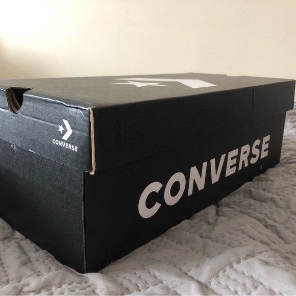 BRAND NEW NEVER WORN CONVERSE - Picture 3 of 9